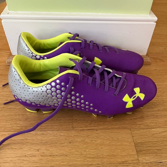 Underarmor Women’s Burst Cleats - Picture 3 of 7